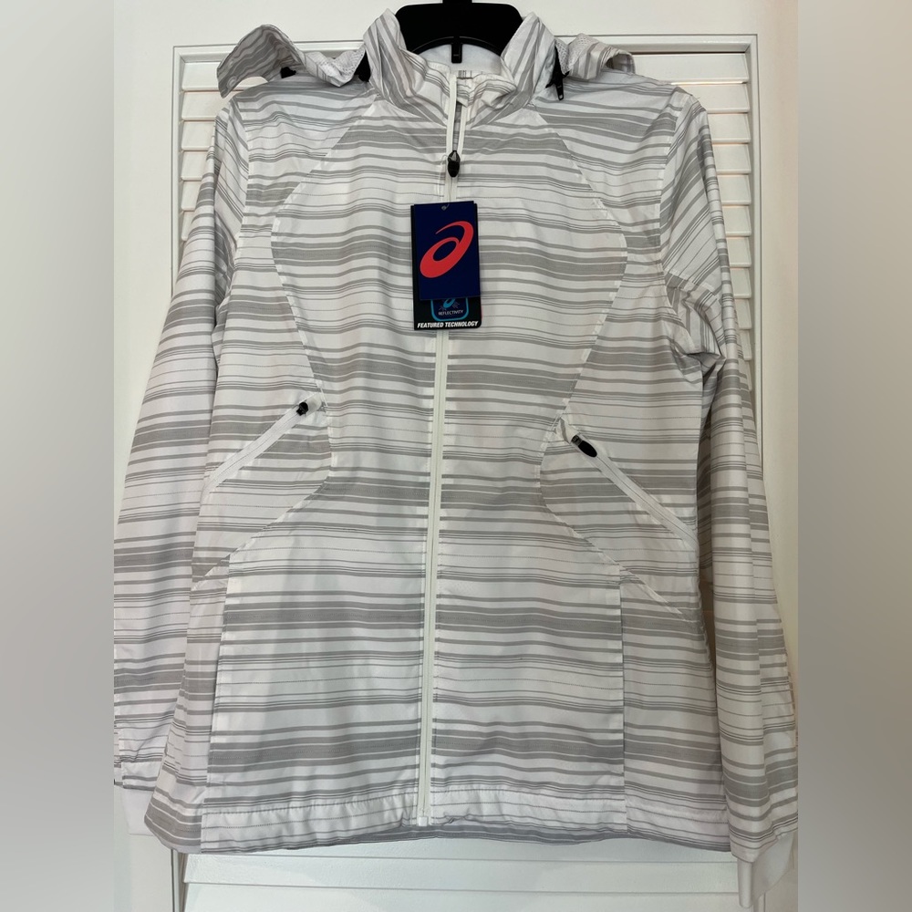ASICS “storm shelter jacket” BNWT